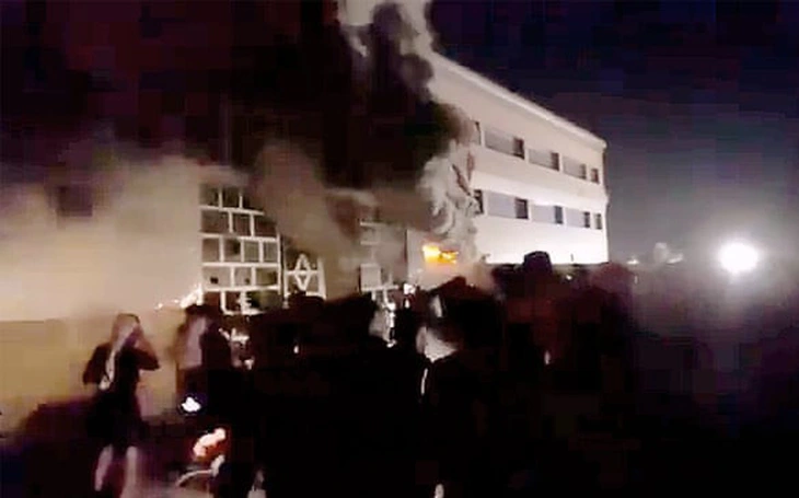 Iraq: Hỏa hoạn tại trung tâm thương mại ít nhất 60 người chết - Ảnh 2.