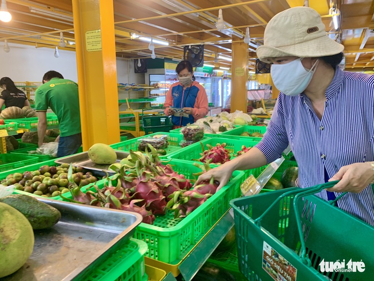 Hớt hải chạy đua mua thực phẩm trong 10 phút theo quy định của cửa hàng - Ảnh 4. Hớt hải chạy đua mua thực phẩm trong 10 phút theo quy định của cửa hàng - Ảnh 4.