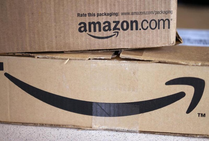 Mỹ yêu cầu Amazon thu hồi máy sấy tóc, quần áo ngủ trẻ em độc hại - Ảnh 1.