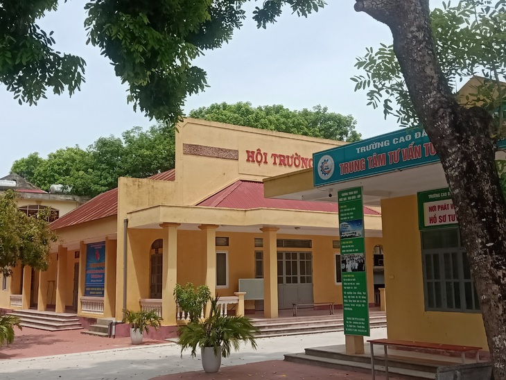 Cho sinh viên thực tập giữa mùa dịch, trường bị kiểm điểm - Ảnh 1.
