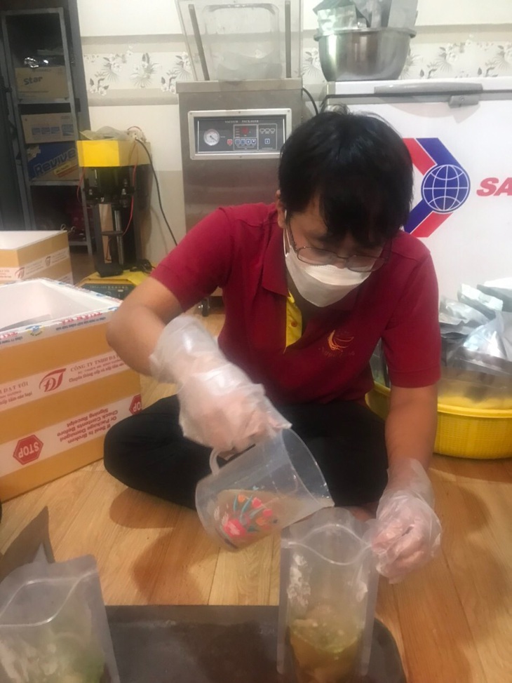 Hàng ngàn suất phở ngon đến với bệnh viện dã chiến - Ảnh 8. Hàng ngàn suất phở ngon đến với bệnh viện dã chiến - Ảnh 8.