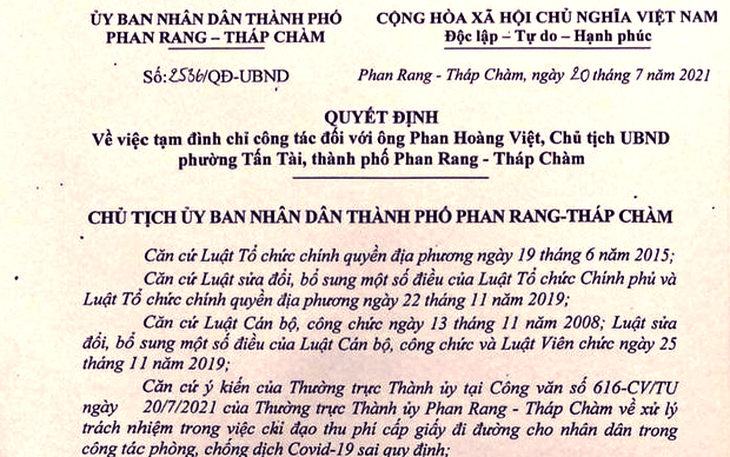 Một chủ tịch phường cấp "giấy thông hành" cho dân thu 10.000 đồng