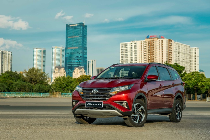 Toyota Rush 2021 nâng cấp hệ thống giải trí, tặng bảo hiểm Vàng - Ảnh 1.