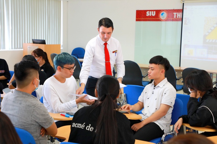Chọn môi trường trải nghiệm tiếng Anh để tạo sự khác biệt - Ảnh 4. Chọn môi trường trải nghiệm tiếng Anh để tạo sự khác biệt - Ảnh 4.