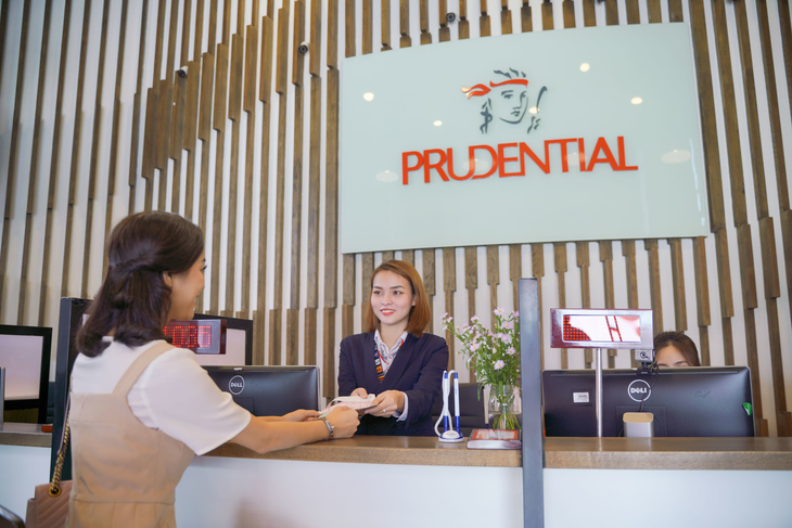 Prudential trở thành công ty bảo hiểm nhân thọ nước ngoài dẫn đầu uy tín năm 2021 - Ảnh 1.