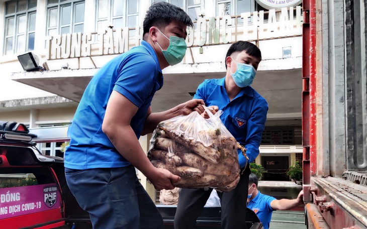 Thanh niên Lâm Đồng gửi 115 tấn rau đến vùng dịch