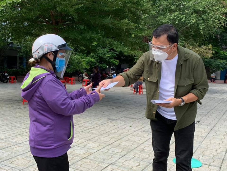 Đạo diễn Điệp Văn chia sẻ khó khăn với giáo viên mầm non mùa dịch - Ảnh 1. Đạo diễn Điệp Văn chia sẻ khó khăn với giáo viên mầm non mùa dịch - Ảnh 1.