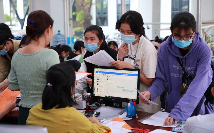 Tăng học bổng, giảm học phí... tiếp sức sinh viên