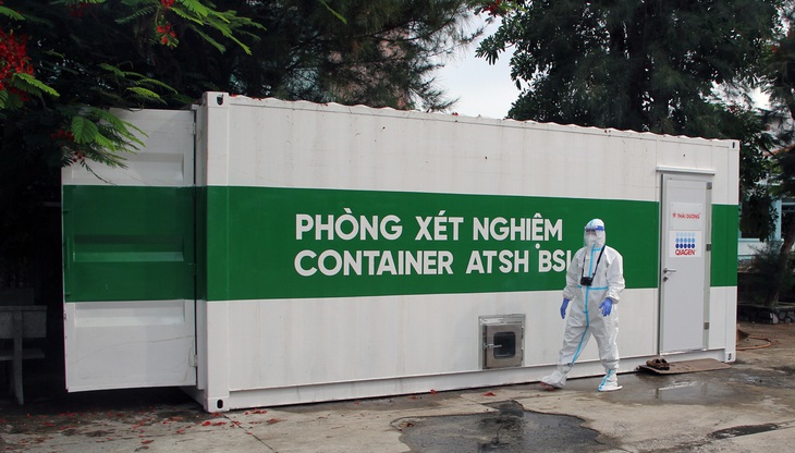 Bên trong phòng xét nghiệm container tìm virus SARS-CoV-2 - Ảnh 2.