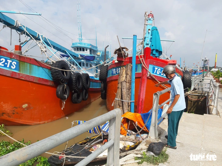 Điều tra vụ nam thuyền viên tàu cá nhảy sông Tiền tự vẫn - Ảnh 1. Điều tra vụ nam thuyền viên tàu cá nhảy sông Tiền tự vẫn - Ảnh 1.
