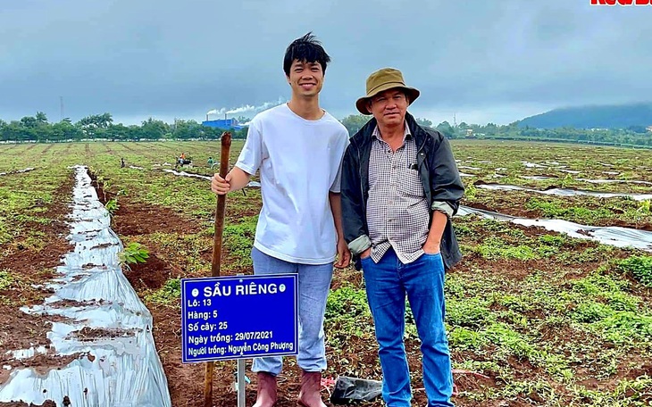 Công Phượng đi... trồng sầu riêng cùng “bầu” Đức