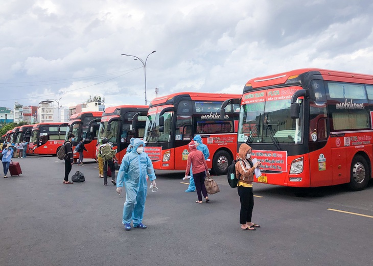 Phương Trang tiếp tục trao tặng máy thở hỗ trợ chống dịch - Ảnh 4.