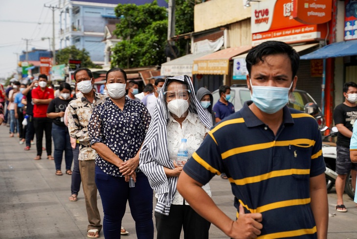 Báo Khmer Times: Campuchia phong tỏa biên giới trên bộ với Thái Lan, Việt Nam - Ảnh 1.