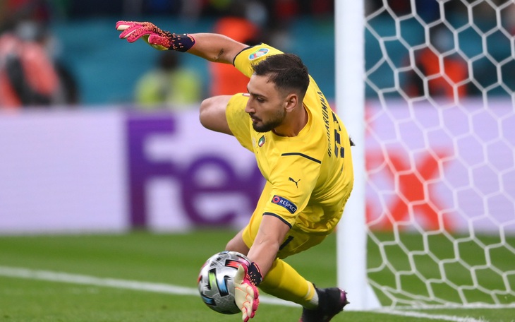 Video: Thủ thành Donnarumma mặt 