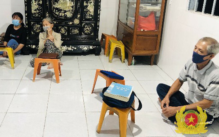Tụ tập để... đọc 