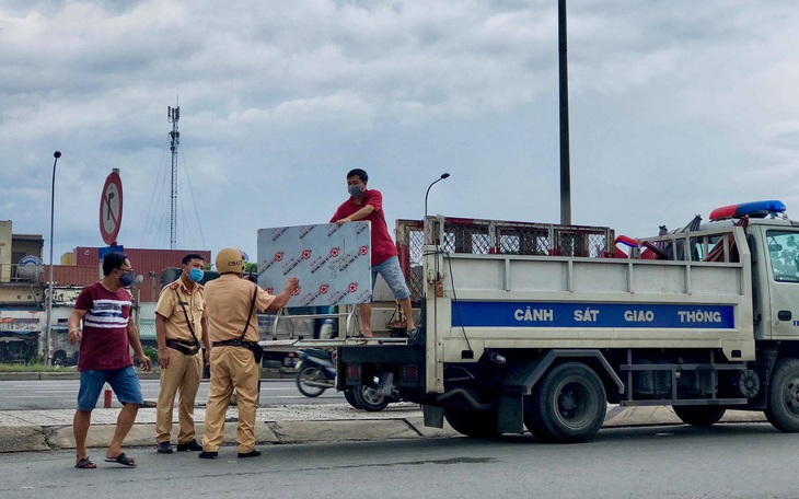 HỎI - ĐÁP về dịch COVID-19: Xe cộ đi lại qua TP.HCM theo lộ trình nào từ ngày 9-7?