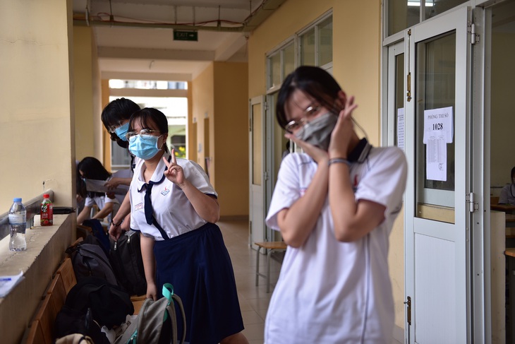 Thí sinh thoải mái bước vào thi môn cuối: ngoại ngữ - Ảnh 3. Thí sinh thoải mái bước vào thi môn cuối: ngoại ngữ - Ảnh 3.