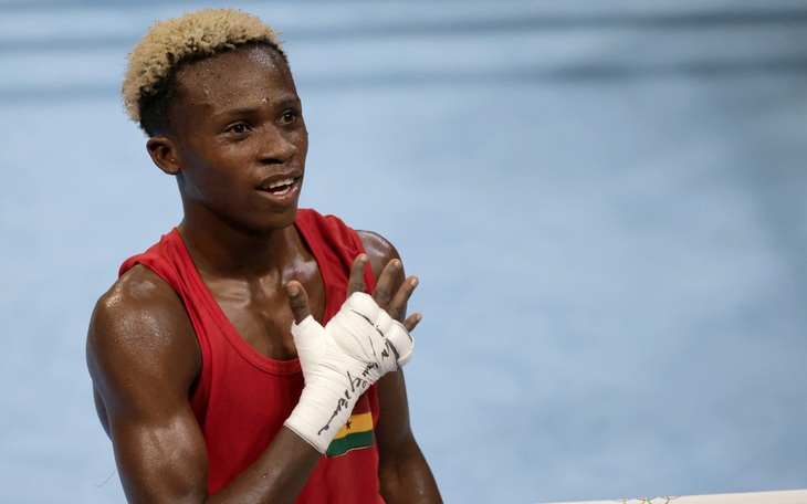 3 giờ sáng người dân Ghana xuống đường 