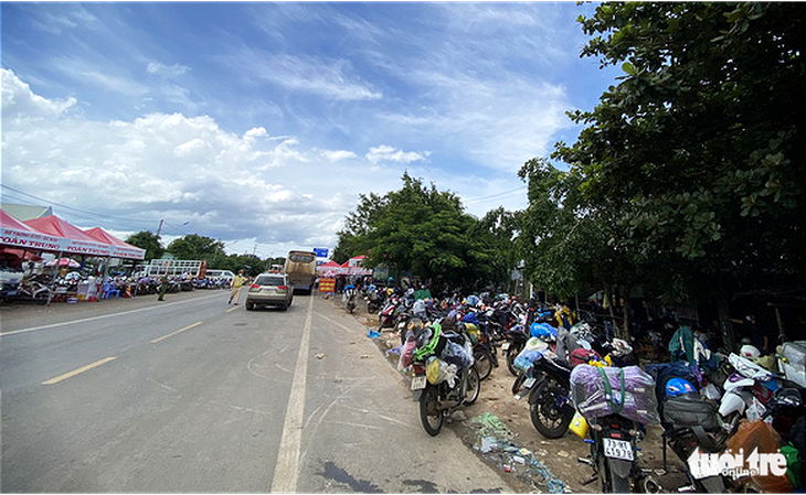 Dân vạ vật giữa đường, bỏ họ sao đành - Ảnh 7.