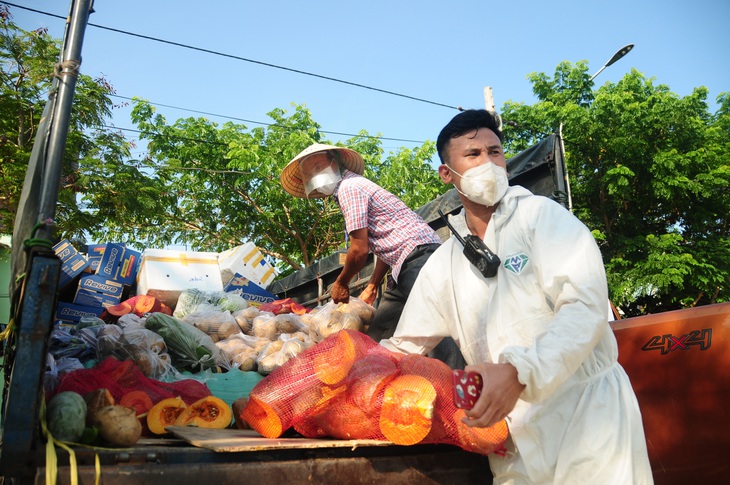 Gian nan đưa gạo, rau xanh tiếp sức cho bà con vùng cách ly - Ảnh 5.