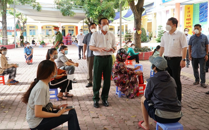 Bí thư Nguyễn Văn Nên: Thông tin loại vắc xin trước, người dân đồng ý thì đến tiêm