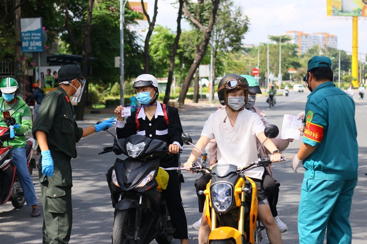 TP.HCM tạm dừng khai báo di chuyển nội địa tại một số chốt giao thông - Ảnh 1.