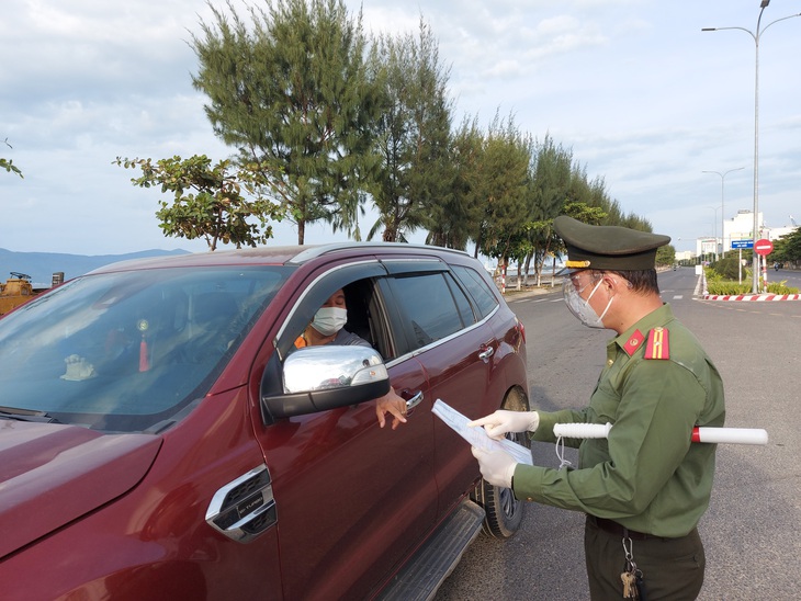 Bí thư Đà Nẵng: 7 ngày ‘ai ở đâu thì ở đó’ để cắt đứt các chuỗi lây nhiễm - Ảnh 2.