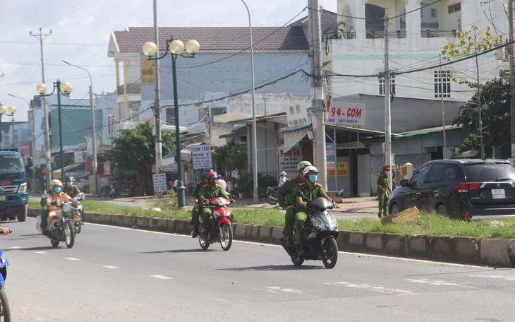 Bạc Liêu dừng phòng khám tư 1 tuần vì sợ... dân lợi dụng ra đường 