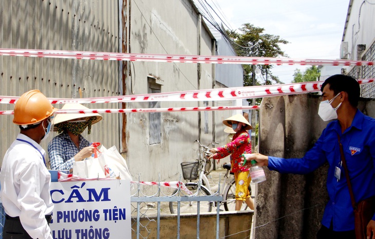 Trao máy thở, 7.000 đồ bảo hộ, 7.000 khẩu trang cho các chiến sĩ tuyến đầu chống dịch Cần Thơ - Ảnh 5.