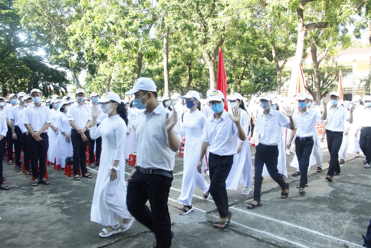 Bình Phước mở đường cho học sinh ngoài tỉnh học tập tại nơi lưu trú do dịch bệnh - Ảnh 1.