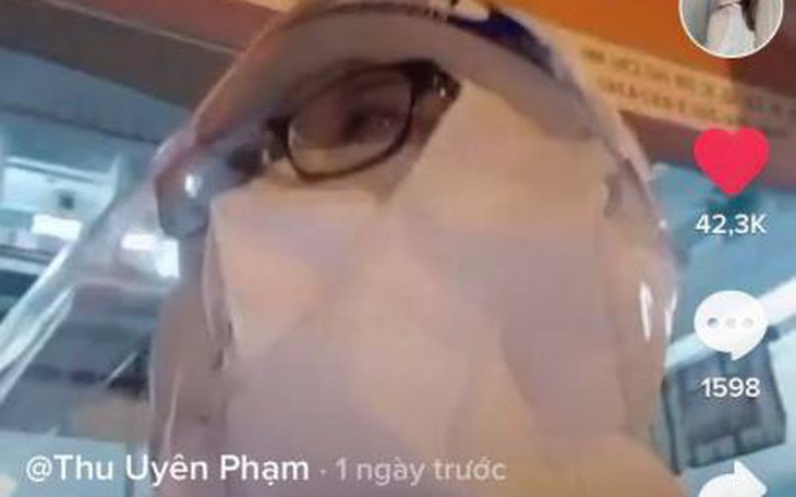 Nữ điều dưỡng quay video làm 