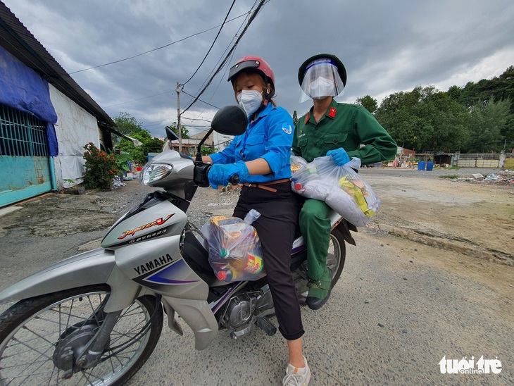 Bộ đội giúp dân: ‘Tìm tới dân trước khi dân tìm tới chúng tôi’ - Ảnh 1.