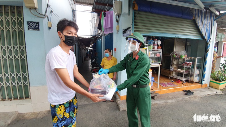 Bộ đội giúp dân: ‘Tìm tới dân trước khi dân tìm tới chúng tôi’ - Ảnh 2.