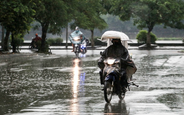 Bắc Bộ mưa dông, nắng nóng ở Nam Bộ thu hẹp dần