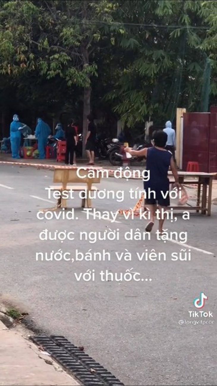1 người test dương tính, cả xóm gửi tặng bánh trái, viên sủi - Ảnh 2.