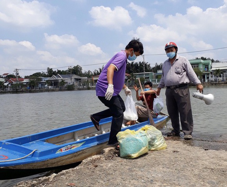 Bộ Y tế đề nghị hoàn thiện hồ sơ, xác nhận liệt sĩ với 2 cán bộ y tế hy sinh khi chống dịch - Ảnh 1.