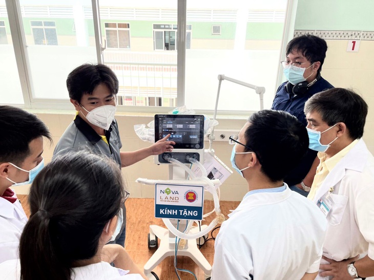 Lâm Đồng tiếp nhận 130 máy oxy dòng cao và máy thở - Ảnh 1. Lâm Đồng tiếp nhận 130 máy oxy dòng cao và máy thở - Ảnh 1.