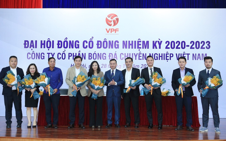 Mới bỏ phiếu bầu lãnh đạo VPF 9 tháng, các CLB đòi thay ngay