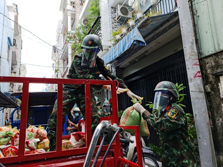 Chỉ cần chia sẻ lòng nhân ái, sẽ có hàng triệu đồng bào thêm cơm ăn, thuốc uống - Ảnh 1.