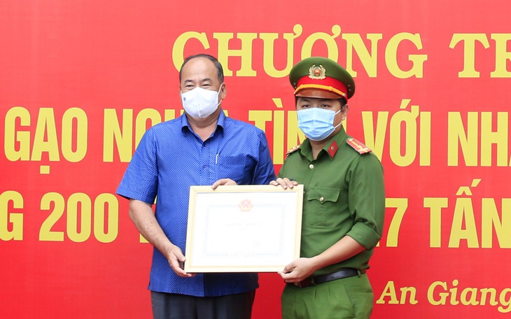 An Giang tặng bằng khen cho thượng úy công an cứu sản phụ sinh đôi