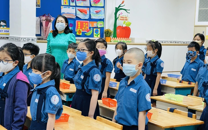 Lễ ra trường đặc biệt của thế hệ vào lớp 1 mùa COVID-19 - Ảnh 2.