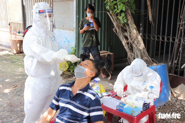 TP.HCM đang có hơn 52.100 F0 cách ly tại nhà, 37.138 F0 điều trị tại bệnh viện - Ảnh 1.