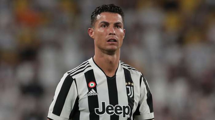 Ronaldo chia tay đồng đội ở Juventus, sắp cập bến Man United? - Ảnh 1.