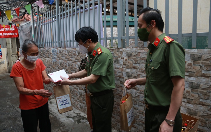 Gồng mình qua mùa rét ở xóm chạy thận - Ảnh 3.