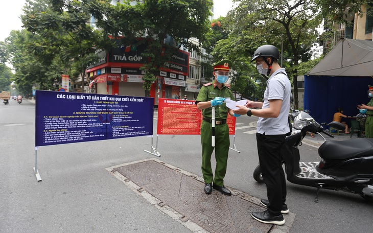 Hà Nội giao công an nghiên cứu quy định mới về cấp, sử dụng giấy đi đường