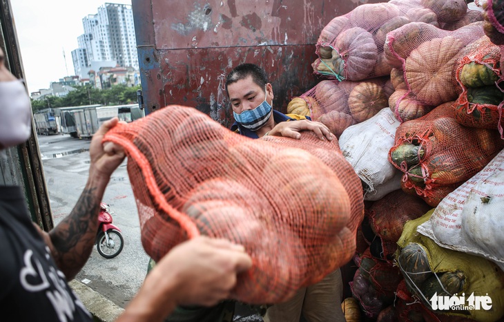 Hàng trăm tấn gạo, bí ngô, bí đỏ ‘tự trồng’ của Sơn La, Bắc Kạn gửi tặng miền Nam - Ảnh 3.