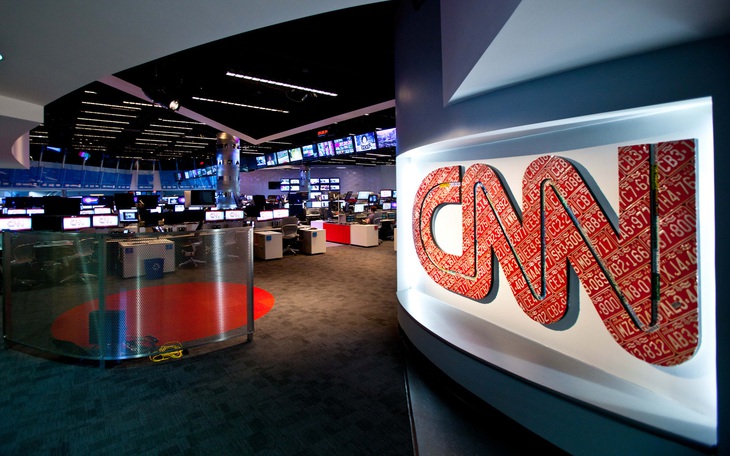 CNN sa thải 3 nhân viên không tiêm vắc xin COVID-19