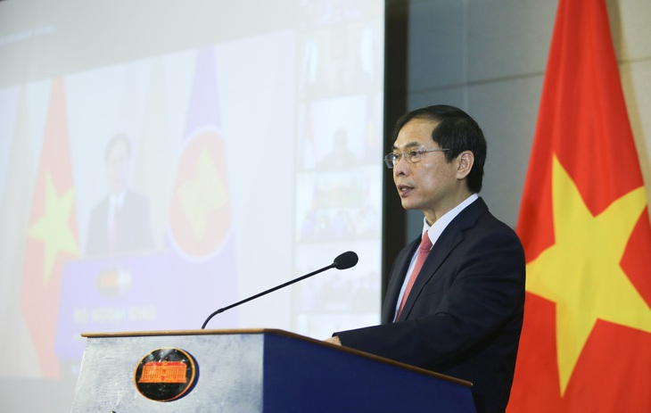 Kỷ niệm 54 năm thành lập ASEAN, Bộ Ngoại giao tổ chức lễ chào cờ đặc biệt - Ảnh 1. Kỷ niệm 54 năm thành lập ASEAN, Bộ Ngoại giao tổ chức lễ chào cờ đặc biệt - Ảnh 1.