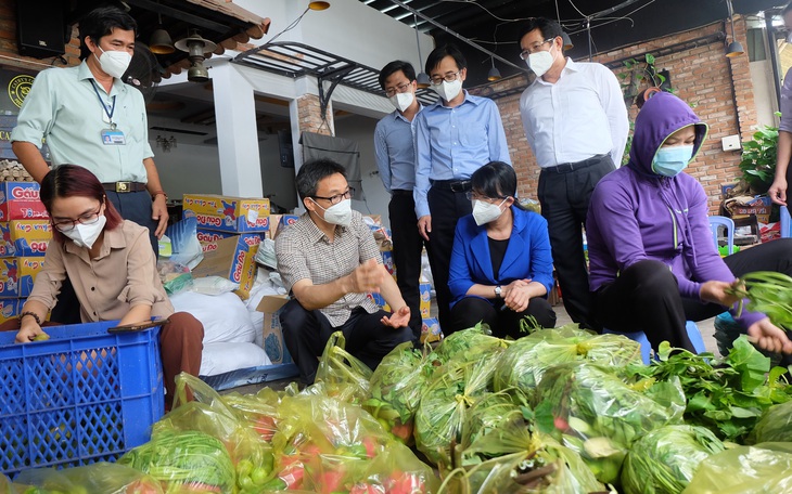 Phó thủ tướng Vũ Đức Đam: Nghiên cứu lập điểm cung cấp hàng hóa gần khu dân cư