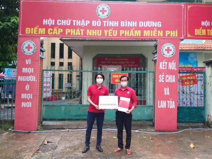 Vietlott và người trúng thưởng chung tay hỗ trợ người dân chống dịch COVID-19 - Ảnh 2.